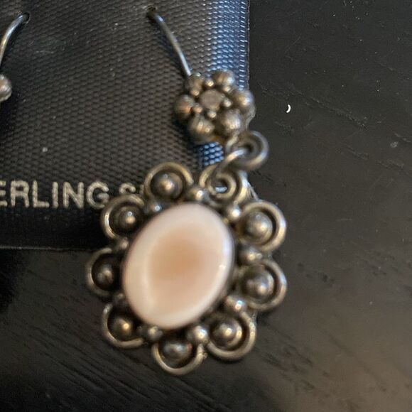 Signed Sterling boho style flower power earrings with Mother of Pearl - Picture 5 of 6